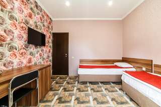 Гостиница Лемонграсс Адлер Двухместный номер с 1 кроватью или 2 отдельными кроватями-1
